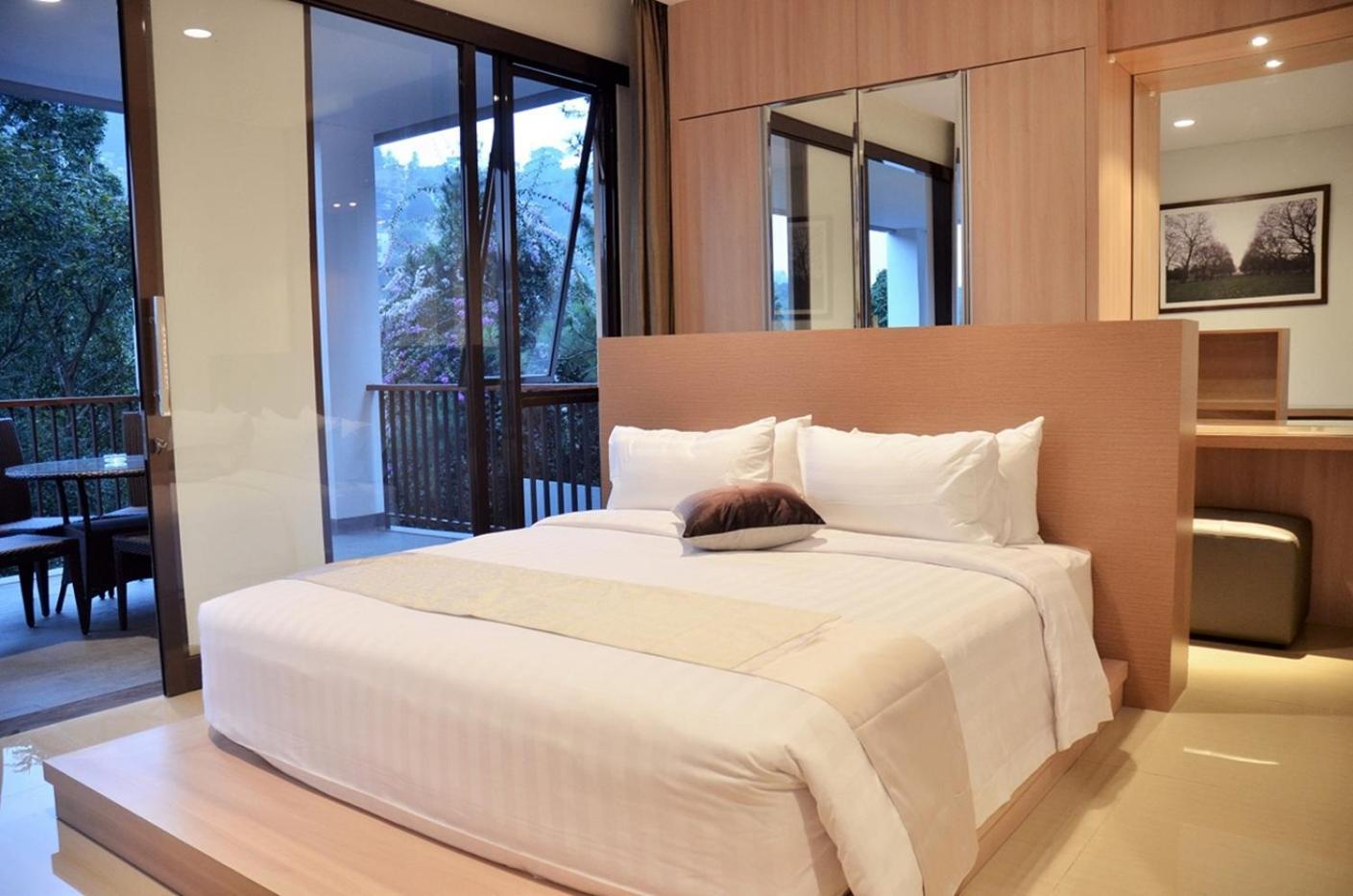 Narwastu Hill View Villa 6 Bedrooms With A Private Swimming Pool Bandung Dış mekan fotoğraf