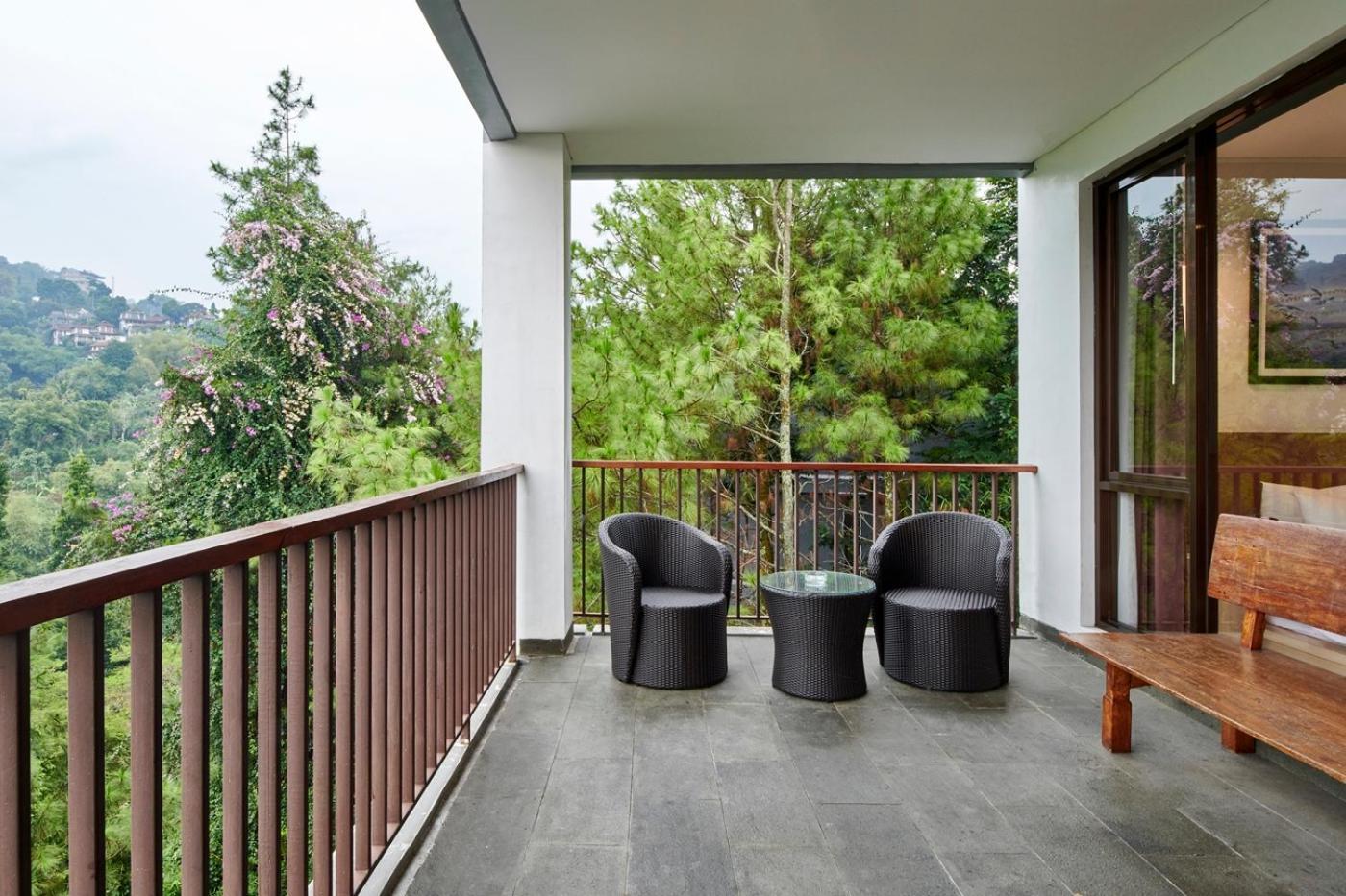 Narwastu Hill View Villa 6 Bedrooms With A Private Swimming Pool Bandung Dış mekan fotoğraf